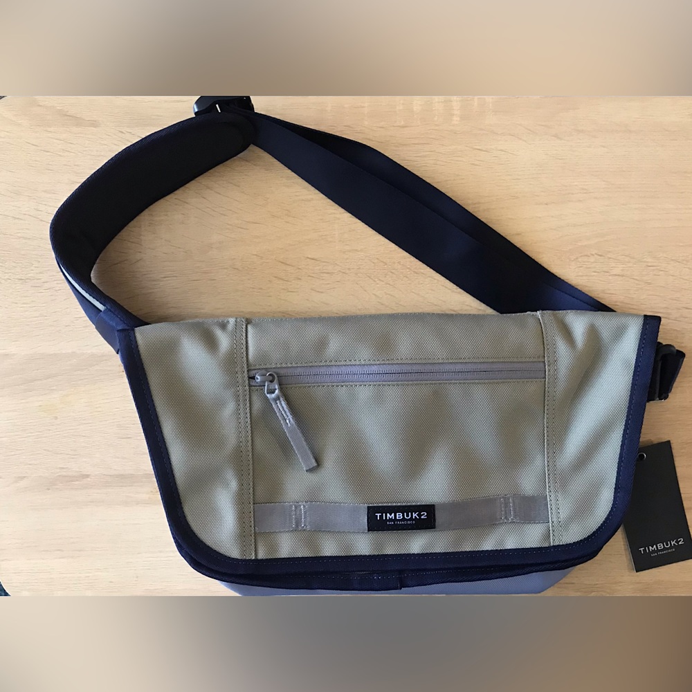 Timbuk2 crossbody bag with multiple pockets. Approx. 15 x 8 inches